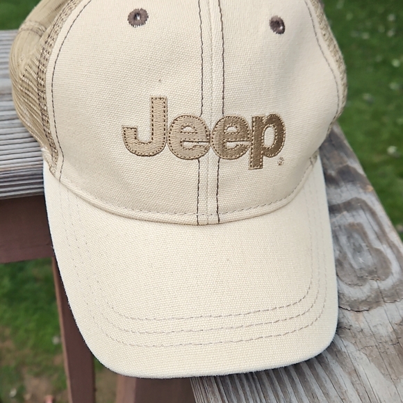 NEW Jeep Tan Mesh Back Hat Cap Velcro Adjustable Size - Picture 1 of 17